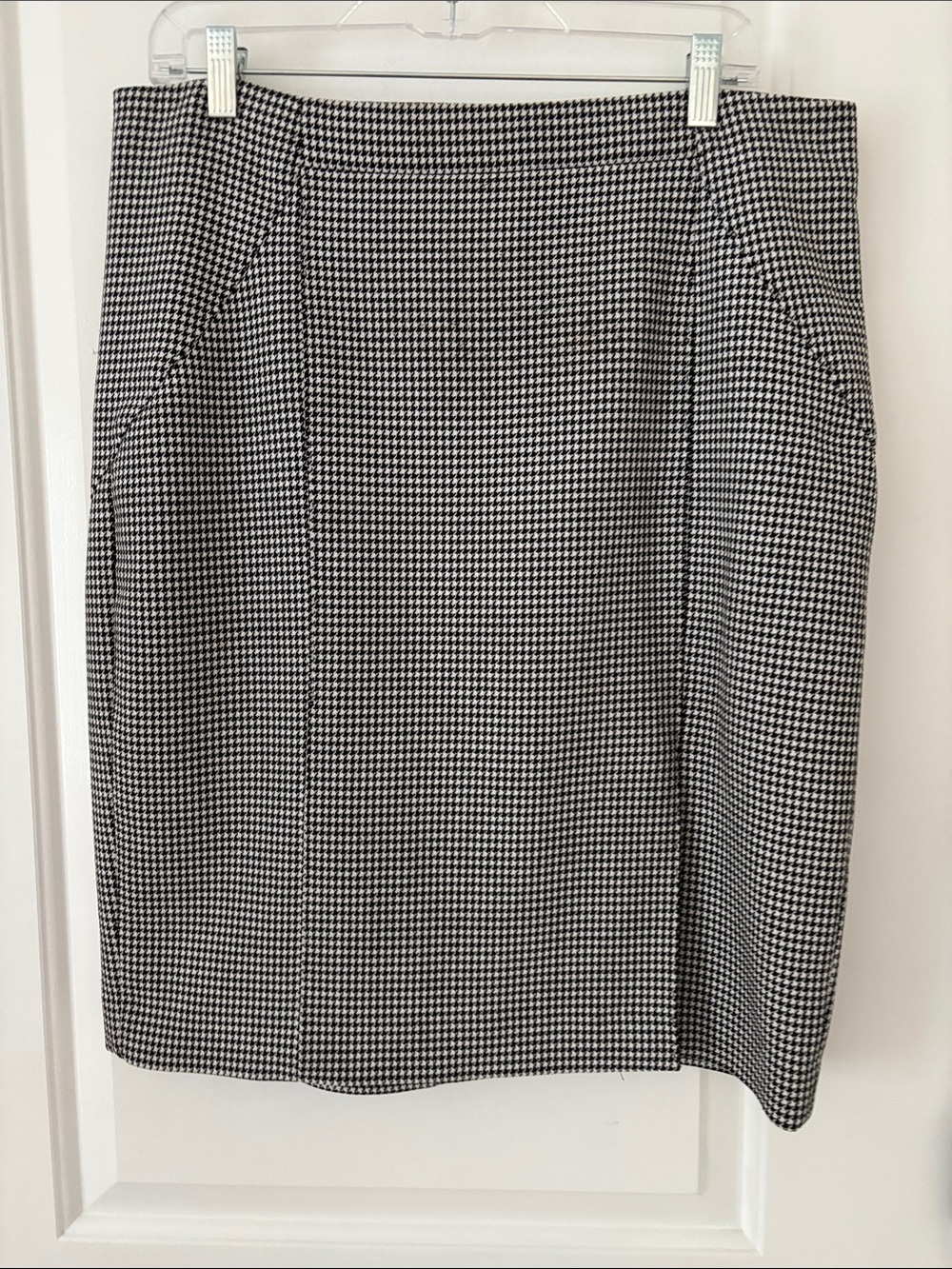 Banana Republic Black and White Houndstooth Pencil Skirt